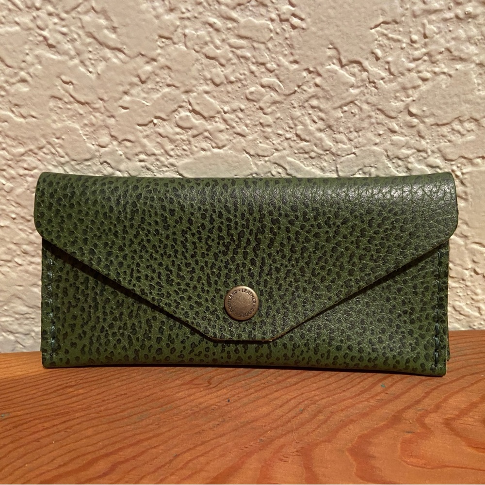 🦄Portland Leather Goods Avocado Long Envelope Zip Wallet
